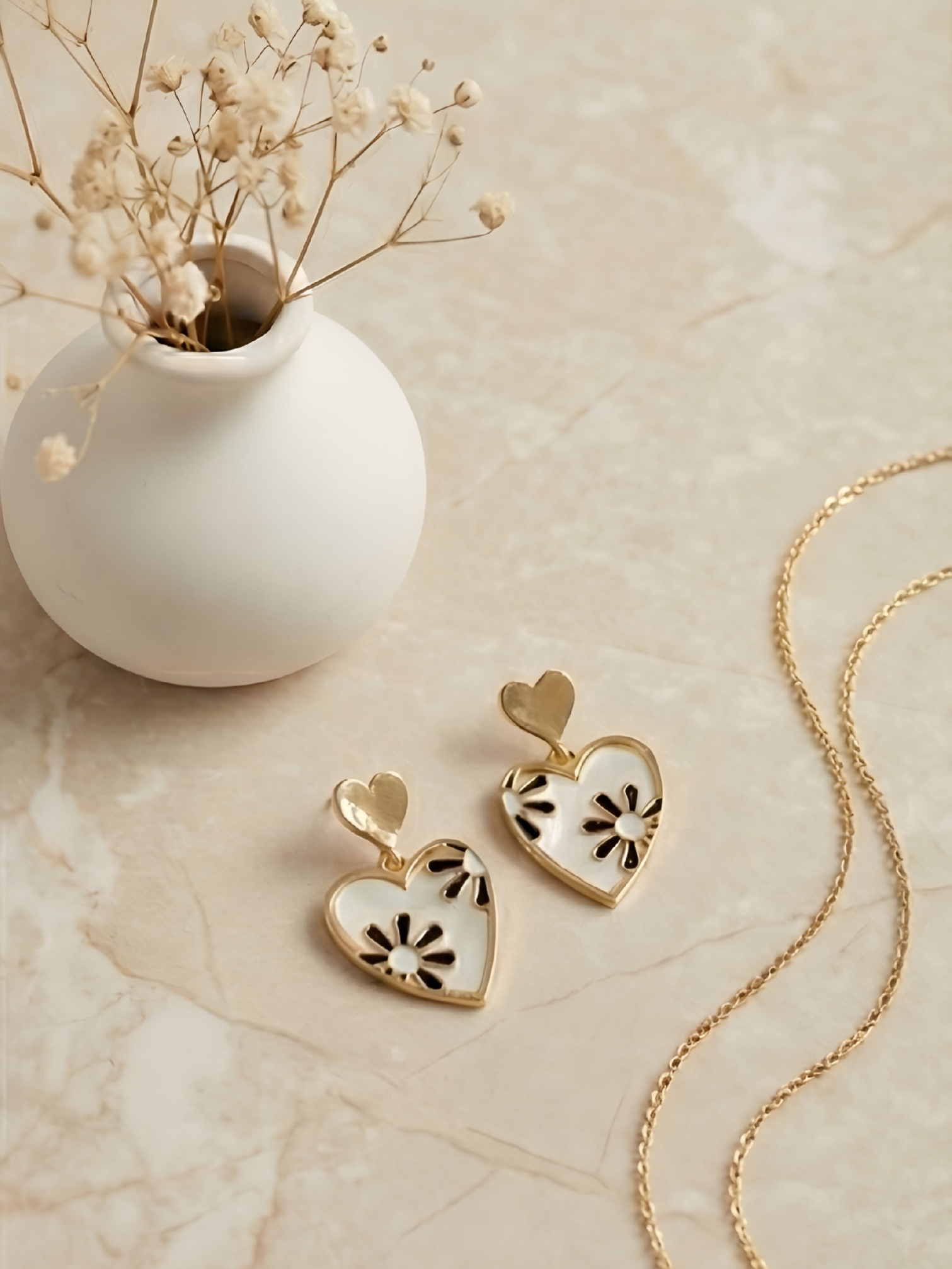 Picsart_25-12-10_00-20-24-892 Golden Daisy Heart